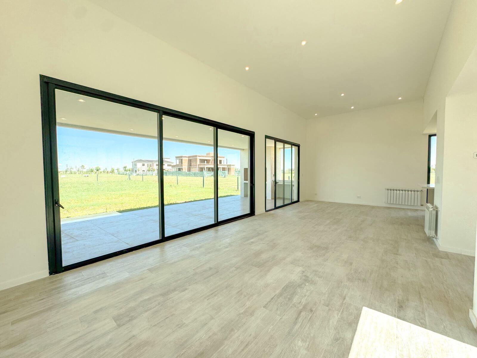 373bd100-63d4-4a57-a687-356047ffc6aa